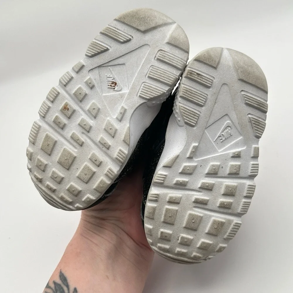 Nike Huarache Run SE‎ TD Sneakers Size 5C Black/Metallic Gold 859592-005 Toddler